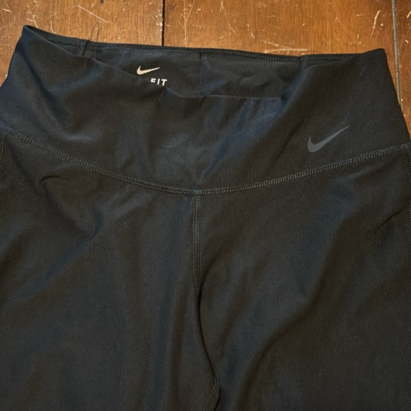 Nike Capri - Picture 2 of 4